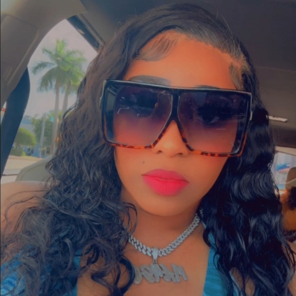 NWOT oversized square sunglasses - Picture 2 of 2